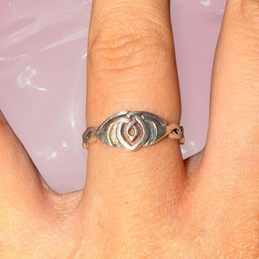 Vintage Y2K Interlocking Hearts Twist Band Ring 925 Sterling Silver Size 6